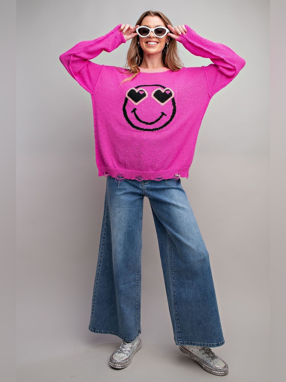 Easel | Delulu for the Plot Distressed Smiley Sweater Heart Eyes Pink New Large - Picture 3 of 10
